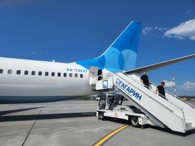 
В аэропорту "Гагарин" транспортируют неисправный самолет					