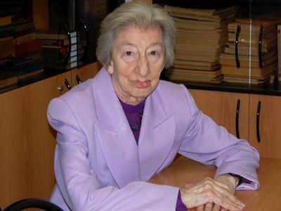 
Заслуженный профессор СГУ Ольга Сиротинина отмечает 101-летие					