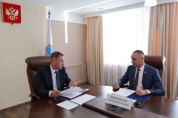 Губернатор Роман Бусаргин провел встречу с главой Питерского района Дмитрием Живайкиным Губернатор Роман Бусаргин провел встречу с главой Питерского района Дмитрием Живайкиным