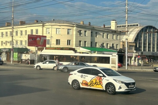 Из-за ДТП с автобусом в Саратове встали один трамвайный и два троллейбусных маршрута