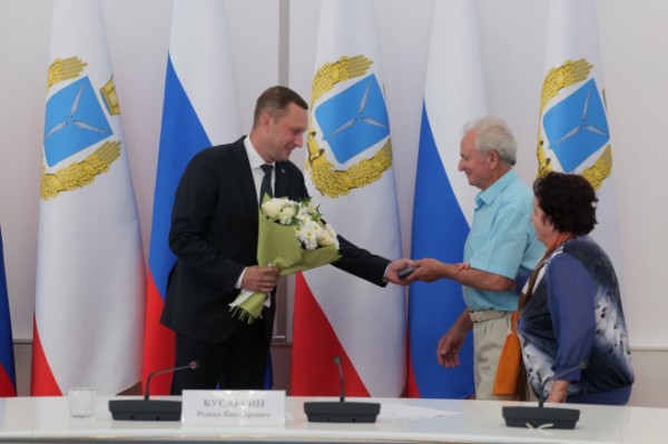 Роман Бусаргин наградил супружеские пары медалями &laquo;За любовь и верность&raquo;