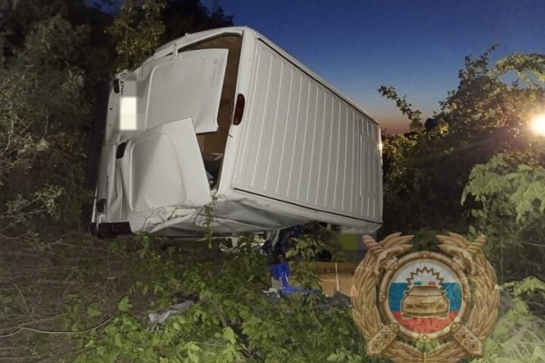 В Балашовском районе опрокинулся фургон, водитель погиб В Балашовском районе опрокинулся фургон, водитель погиб