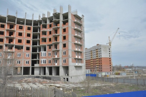 Массовое приостановление разрешений на строительство в Саратове и Энгельсе обернулось провалом: суд встал на сторону застройщиков по двум искам