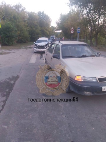 В столкновении иномарок на 9-й Дачной пострадали один из водителей и пешеход