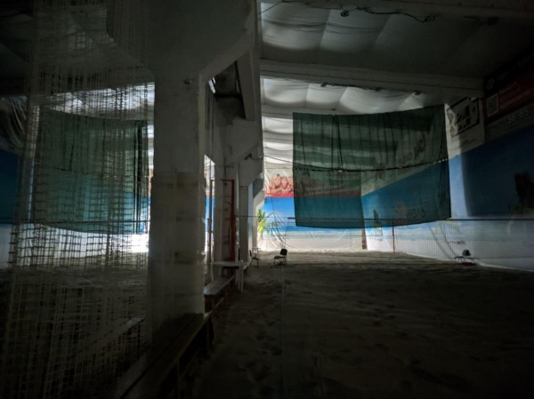 
В Саратове отрезали от света и воды зимнюю тренировочную площадку финалистов чемпионата России по пляжному футболу					