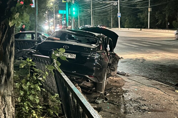 Четыре человека пострадали в столкновении иномарок на проспекте 50 лет Октября