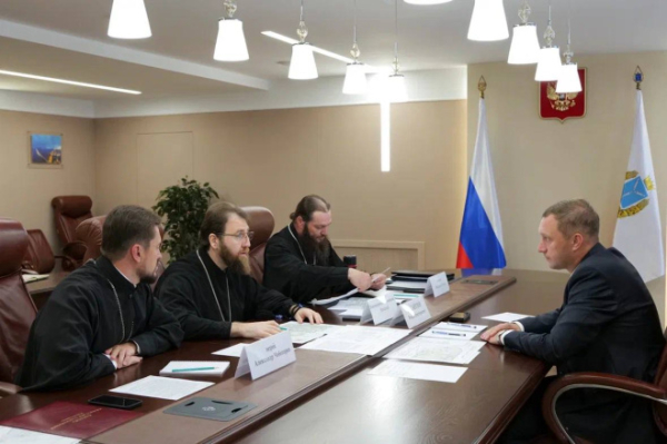 Роман Бусаргин поздравил митрополита Игнатия с 13-й годовщиной архиерейской хиротонии Роман Бусаргин поздравил митрополита Игнатия с 13-й годовщиной архиерейской хиротонии