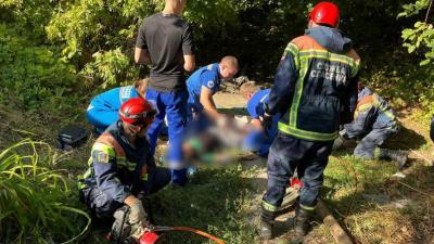 
На окраине Саратова двоих детей придавило бетонной плитой 					