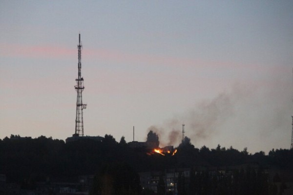 На Лысой горе возле телевышки в Саратове вспыхнул пожар