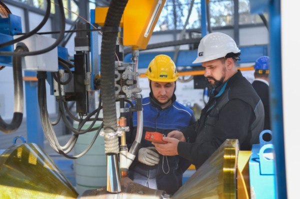 Поздравление Губернатора с Днём работников нефтяной и газовой промышленности Поздравление Губернатора с Днём работников нефтяной и газовой промышленности