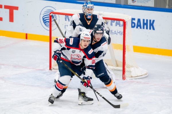 &laquo;Кристалл&raquo; в выездном матче уступил &laquo;Магнитке&raquo;