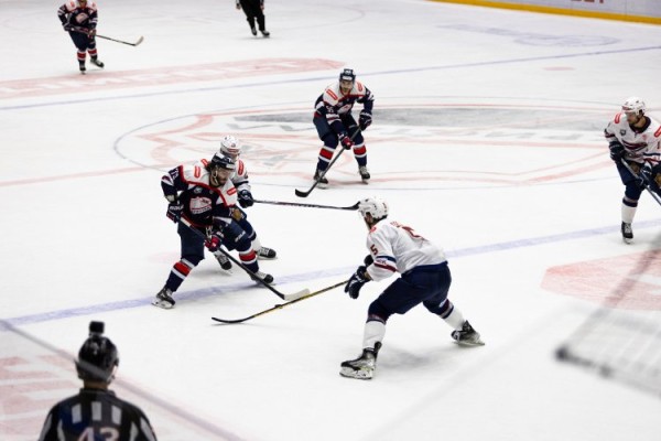 «Кристалл» уступил «Соколу» во втором домашнем матче. «Кристалл» уступил «Соколу» во втором домашнем матче.