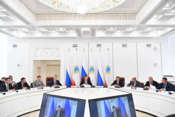 Губернатор Роман Бусаргин провел постоянно действующее совещание с участием зампредов и министров Правительства области