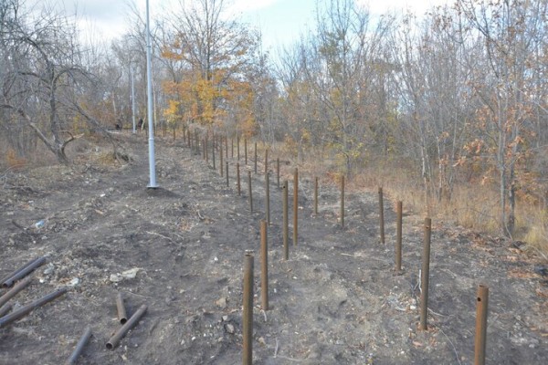 Реконструкция парка к 80-летию Победы. Деревьев всё меньше, &laquo;экотропа&raquo; не готова, зима близко