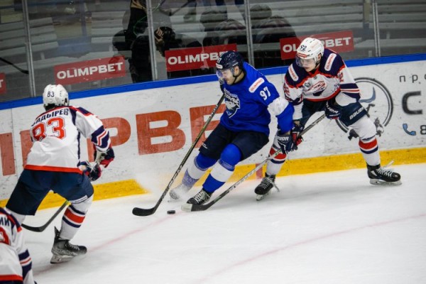 &laquo;Кристалл&raquo; в выездном матче одержал победу над &laquo;Зауральем&raquo;.