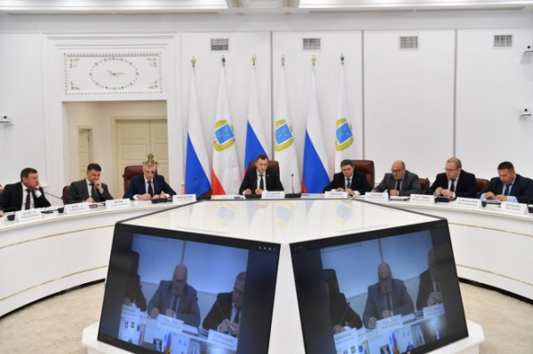 Роман Бусаргин провел постоянно действующее совещание с участием зампредов и министров Правительства области, а также глав районов  