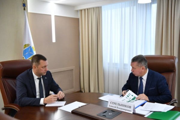 Губернатор обсудил развитие Федоровского района с главой Алексеем Стрельниковым Губернатор обсудил развитие Федоровского района с главой Алексеем Стрельниковым