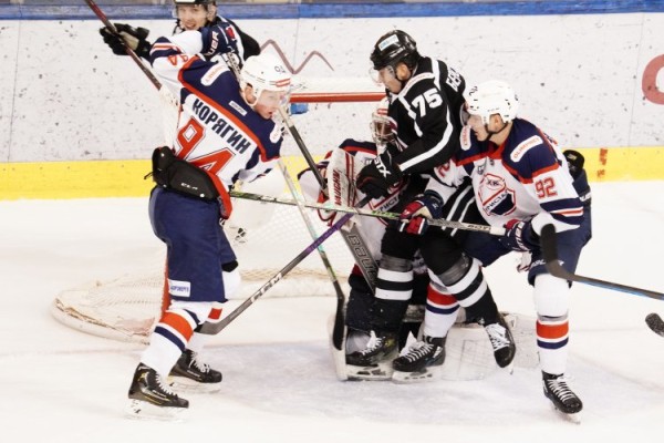 &laquo;Кристалл&raquo; в выездном матче уступил &laquo;Рубину&raquo;.