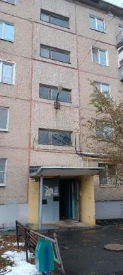 
Павел Сурков: выбитые после атаки БПЛА окна в жилых домах в Саратове заменили					