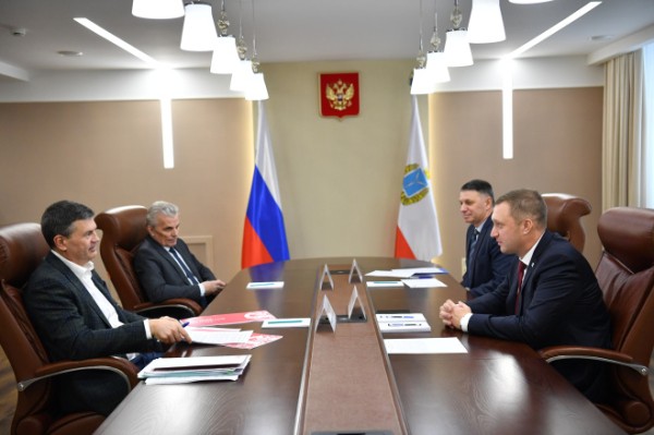 Развитие системы подготовки кадров для органов власти региона обсудили на встрече губернатор Роман Бусаргин и ректор РАНХиГС Алексей Комиссаров