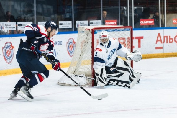 «Кристалл» в первом матче домашней серии одержал победу над «Бураном». «Кристалл» в первом матче домашней серии одержал победу над «Бураном».