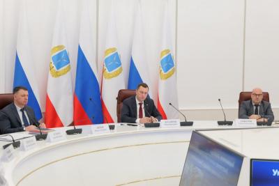 
Роман Бусаргин отменил новогодний салют и призвал министров Саратовской области отказаться от корпоративов					