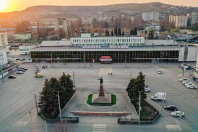 
Реконструкция вокзала: саратовцы жалуются на нечищеный мост					