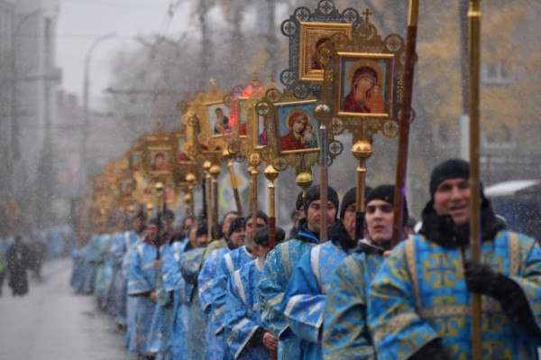  В День народного единства и празднования в честь Казанской иконы Божией Матери в Саратове прошел Крестный ход