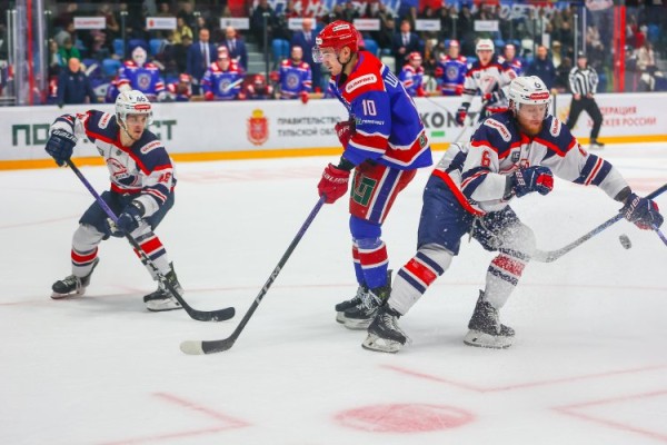 &laquo;Кристалл&raquo; в первом матче выездной серии уступил &laquo;АКМ&raquo;