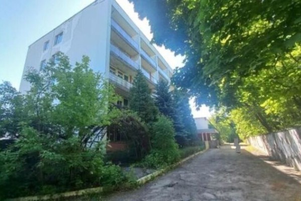 В Саратове на продажу выставили большое здание и 7,5 тысячи &laquo;квадратов&raquo; земли, принадлежащие оборонному предприятию