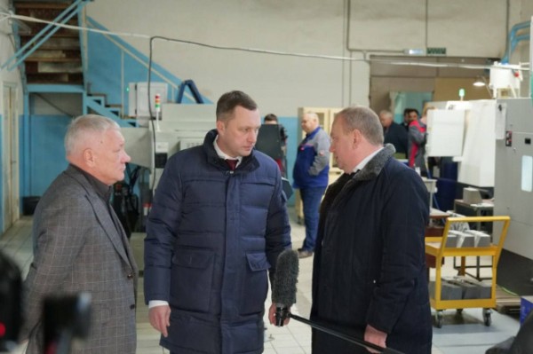В День саратовских авиастроителей Губернатор Роман Бусаргин посетил производственные площадки завода &laquo;Сокол&raquo;