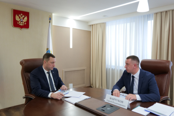 Планы по развитию Лысогорского района в 2025 году обсудили губернатор Роман Бусаргин и глава Сергей Фартуков.