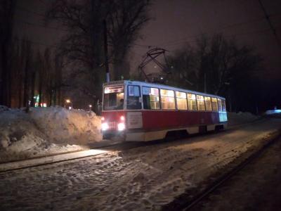 В Саратове первый день года начался с остановки трамваев
В Саратове первый день года начался с остановки трамваев