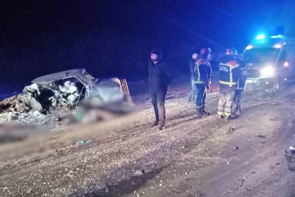 Мужчина и двое подростков погибли в страшной аварии 