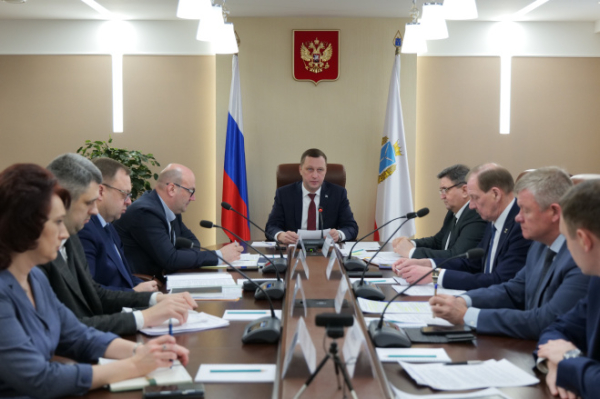 Роман Бусаргин провел рабочее совещание по благоустройству территорий вдоль региональных дорог в Саратове Роман Бусаргин провел рабочее совещание по благоустройству территорий вдоль региональных дорог в Саратове