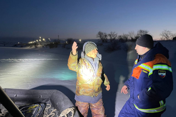 Рыбаки вышли на лёд Волги и оказались отрезаны от берега