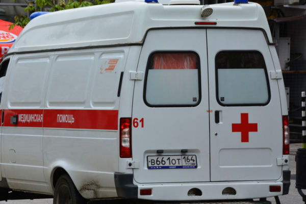 В Саратове девочка получила травму на детской площадке, упав с высоты