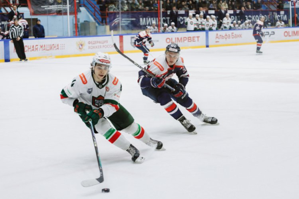 «Кристалл» уступил «Барсу» «Кристалл» уступил «Барсу»