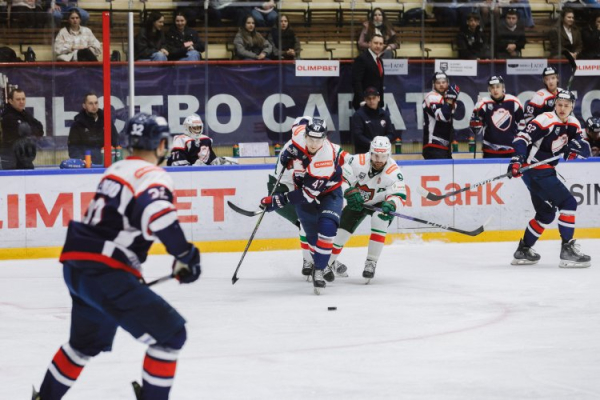 «Кристалл» уступил «Барсу» «Кристалл» уступил «Барсу»