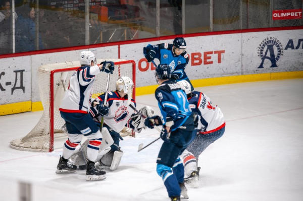 «Кристалл» уступил «Динамо-Алтаю» «Кристалл» уступил «Динамо-Алтаю»