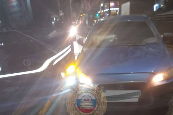 В Саратове столкнулись троллейбус и иномарка: пассажир электротранспорта попал в больницу