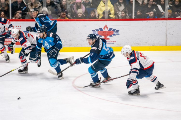 «Кристалл» уступил «Динамо-Алтаю» «Кристалл» уступил «Динамо-Алтаю»