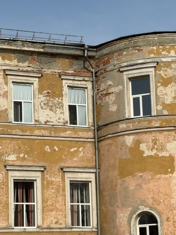 Изнанка образования семь лет спустя: кошмары школы-памятника в Саратове скрыли за забором (фото и видео) Изнанка образования семь лет спустя: кошмары школы-памятника в Саратове скрыли за забором (фото и видео)