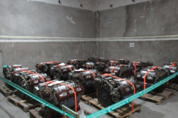 Гость из Казахстана пытался дать взятку таможеннику за провоз военных двигателей: приговор Гость из Казахстана пытался дать взятку таможеннику за провоз военных двигателей: приговор