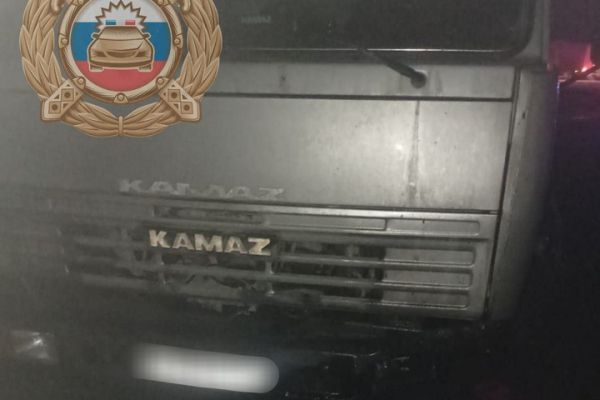 КамАЗ столкнулся с легковым автомобилем: есть погибший КамАЗ столкнулся с легковым автомобилем: есть погибший