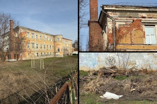 Изнанка образования семь лет спустя: кошмары школы-памятника в Саратове скрыли за забором (фото и видео) Изнанка образования семь лет спустя: кошмары школы-памятника в Саратове скрыли за забором (фото и видео)