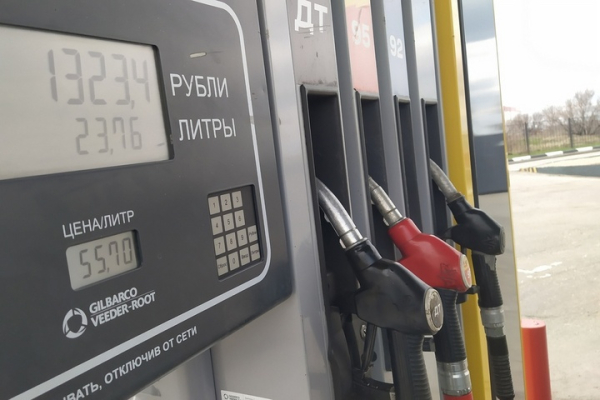 Начало квартала ознаменовалось резким ростом цен на саратовских АЗС: подорожали все виды топлива