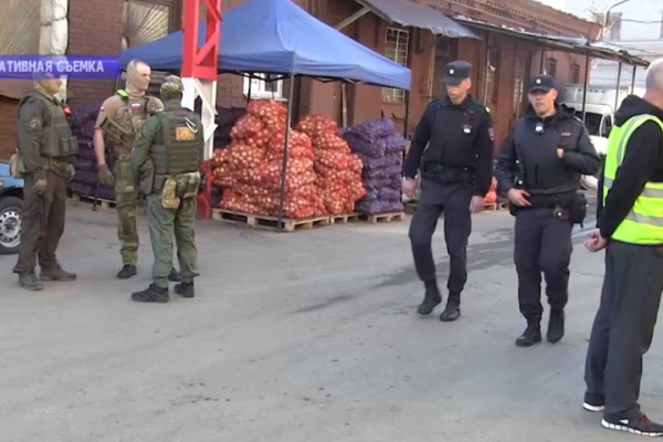 На саратовском рынке иностранцам раздали повестки, пять нелегалов привлекли к ответственности