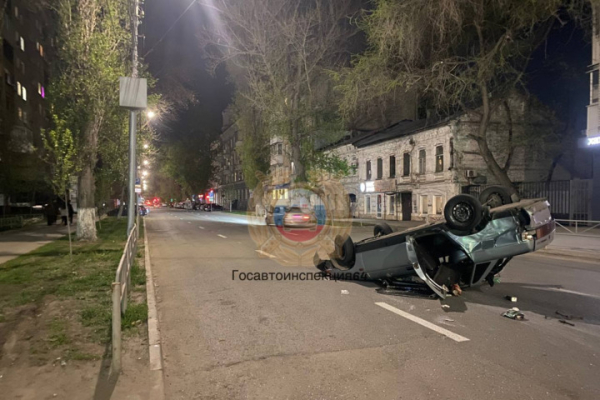 В тройной аварии на Рахова пострадал пешеход-подросток (одна из машин перевернулась)