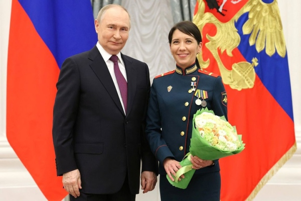 &laquo;Закрыла собой тяжелораненого&raquo;: медсестра из Саратова получила звание Героя России